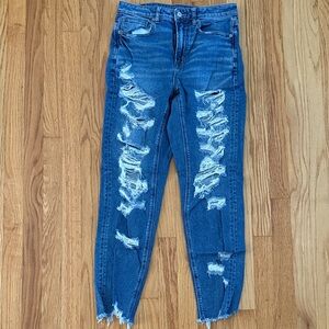 American Eagle Ripped Blue Mom Jean, 6 long